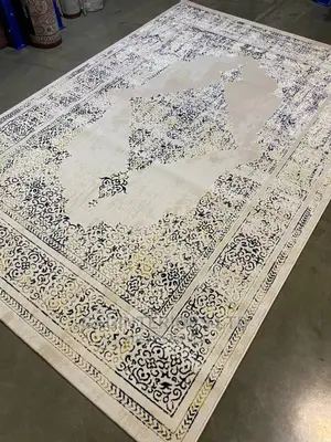 Quality Turkish Super Fluffy Center Rug.