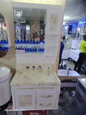 Suspended Cabinet Wit Faucet