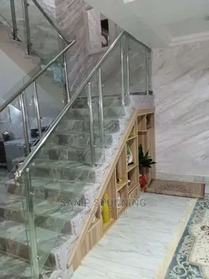 Staircase Glass With Knobs