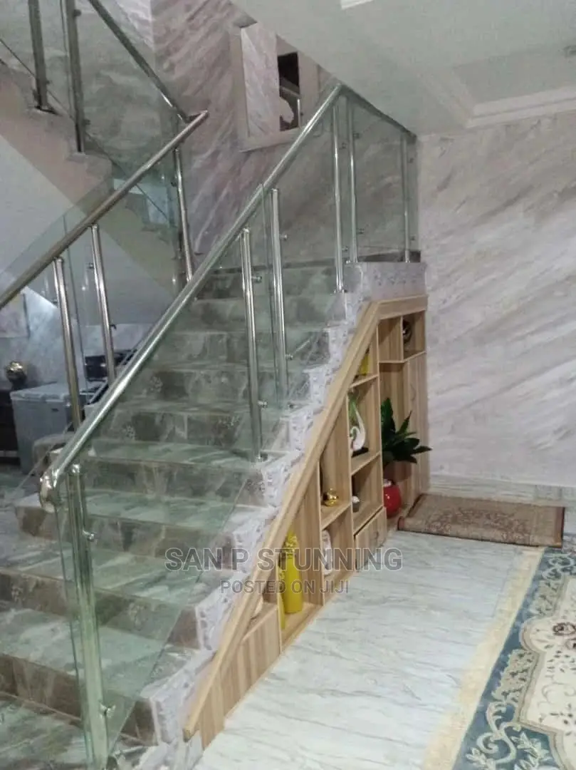 Staircase Glass With Knobs