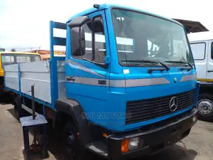Mercedes Truck Pickup 17feet