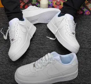 White Nike Airforce Sneakers