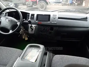 Toyota HiAce 2010 Silver