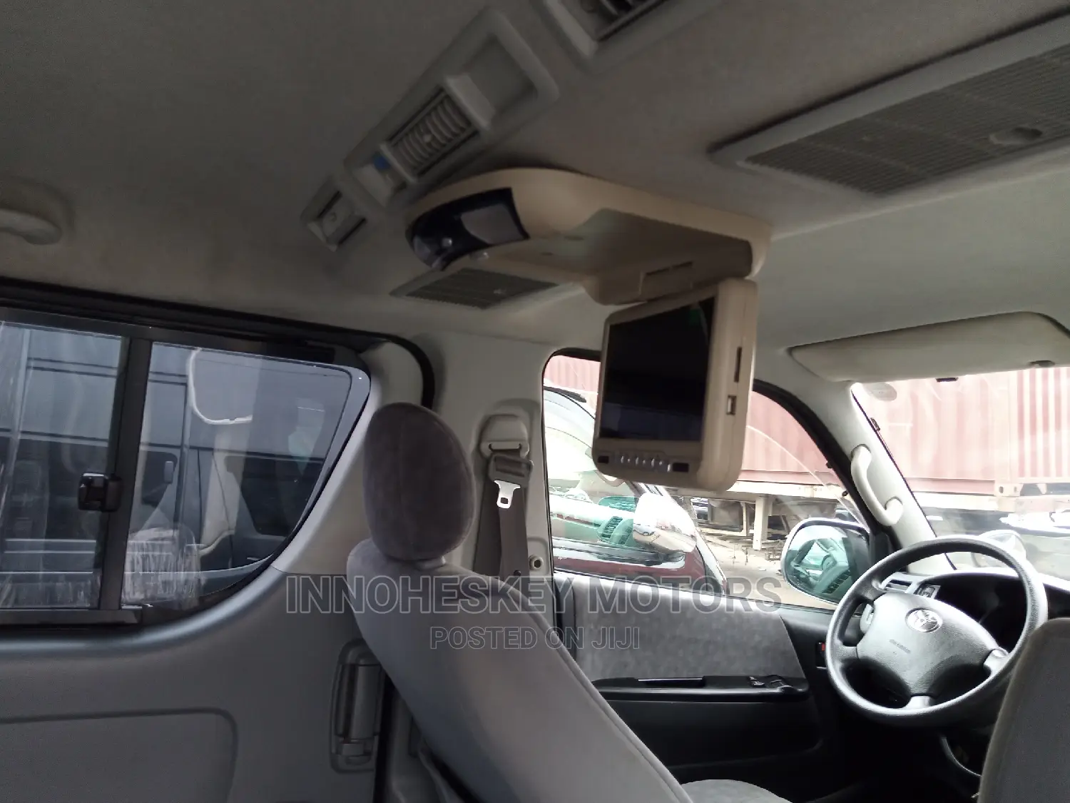 Toyota HiAce 2010 Silver
