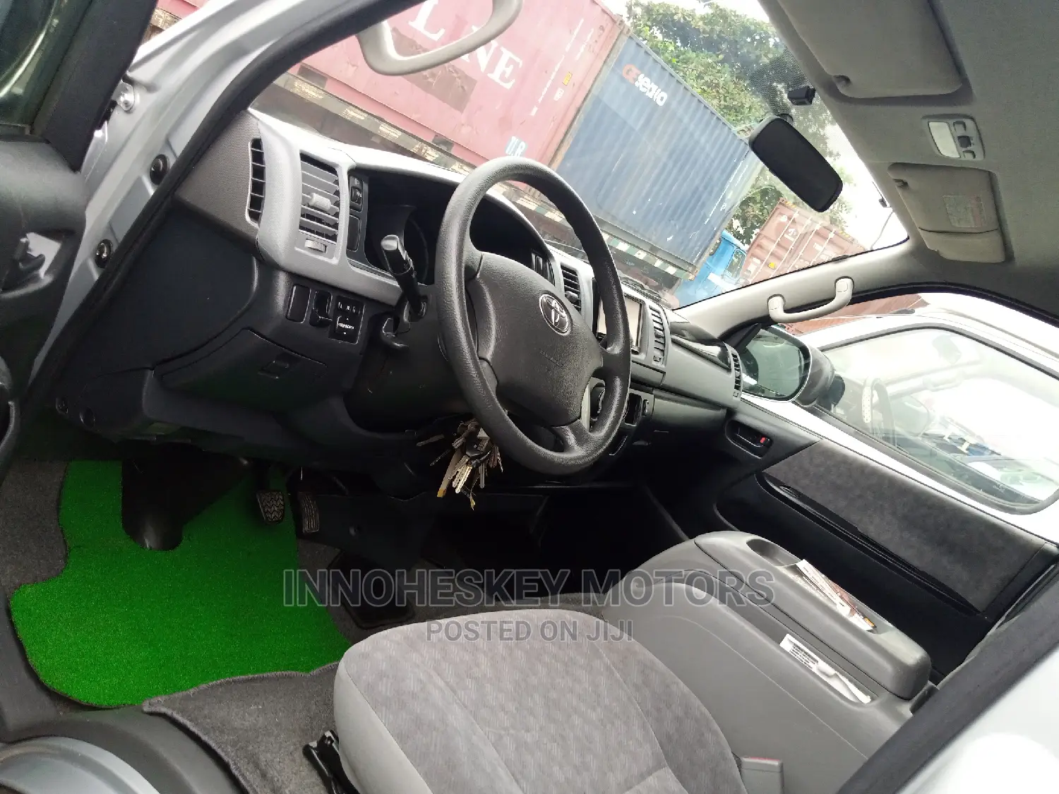 Toyota HiAce 2010 Silver