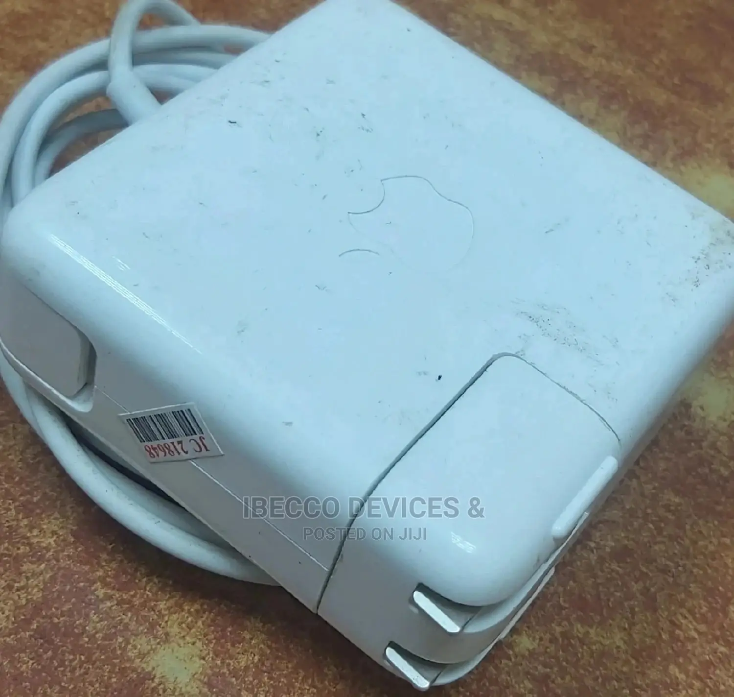 Apple Macbook Charger( FOLLOW COME ORIGINAL)