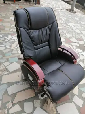 High Quality Colored Visitor Chair