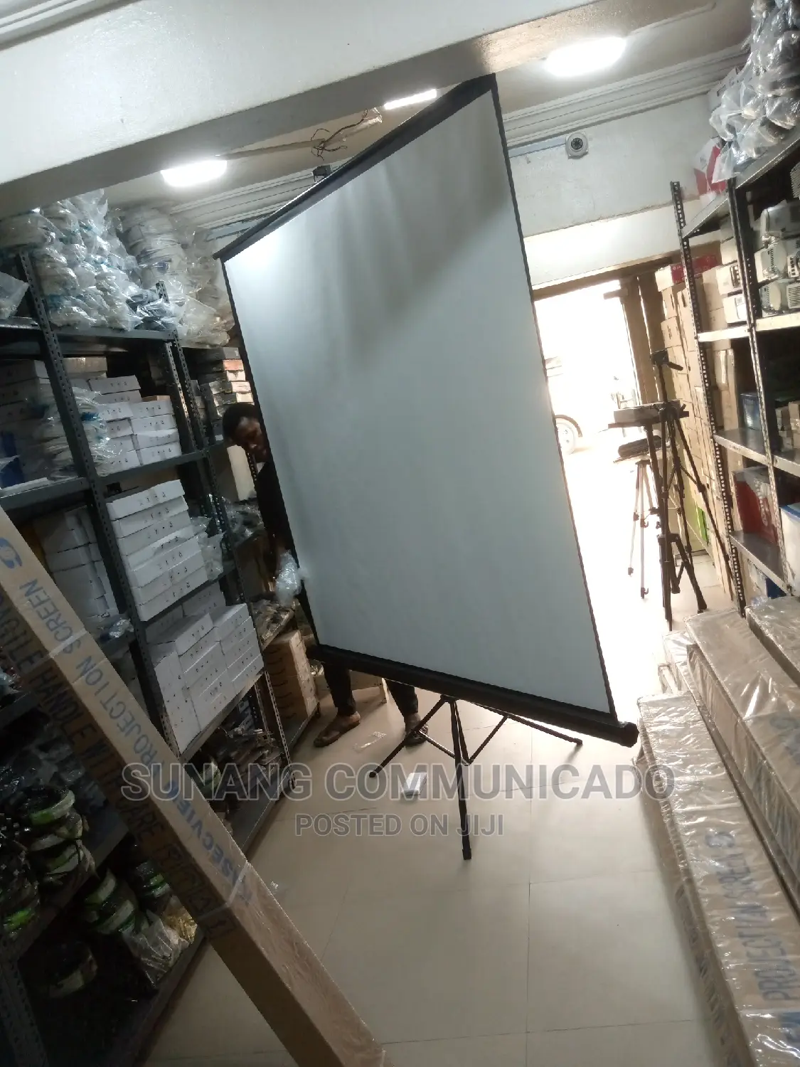 96/96 Tripod Screen