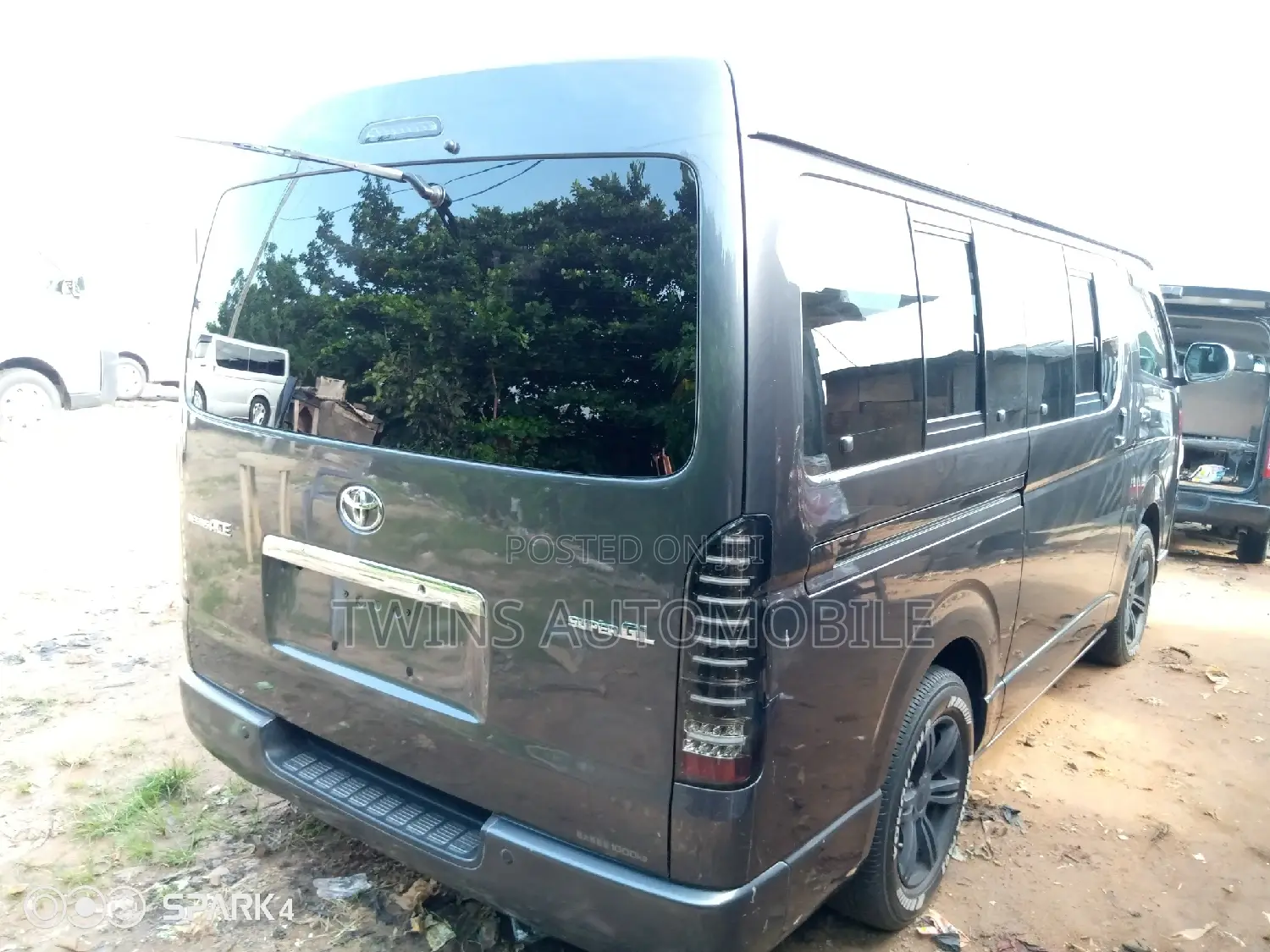 Toyota Grand HiAce 2012