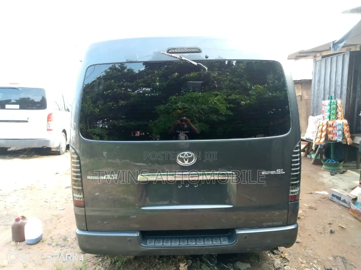 Toyota Grand HiAce 2012