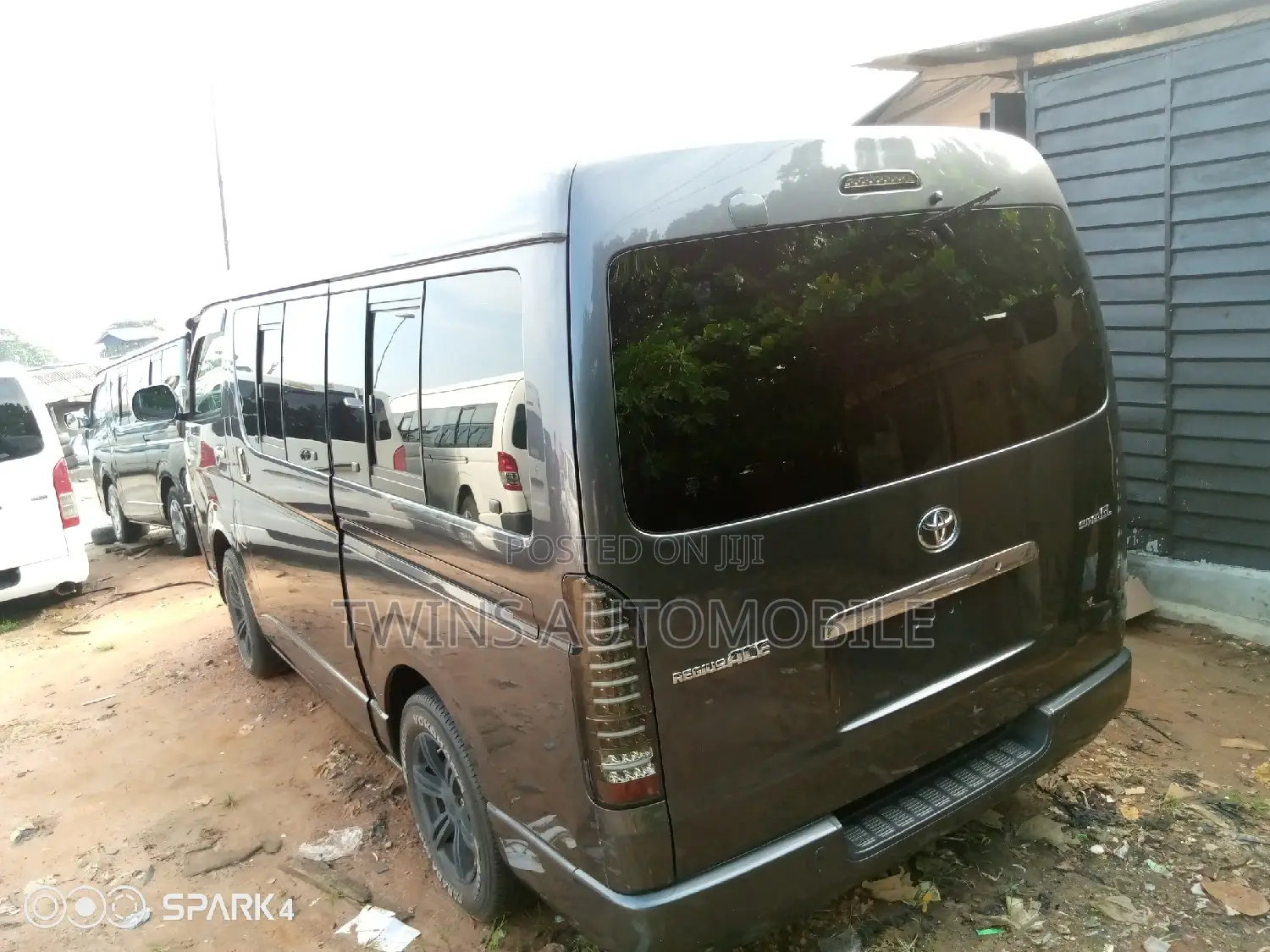 Toyota Grand HiAce 2012