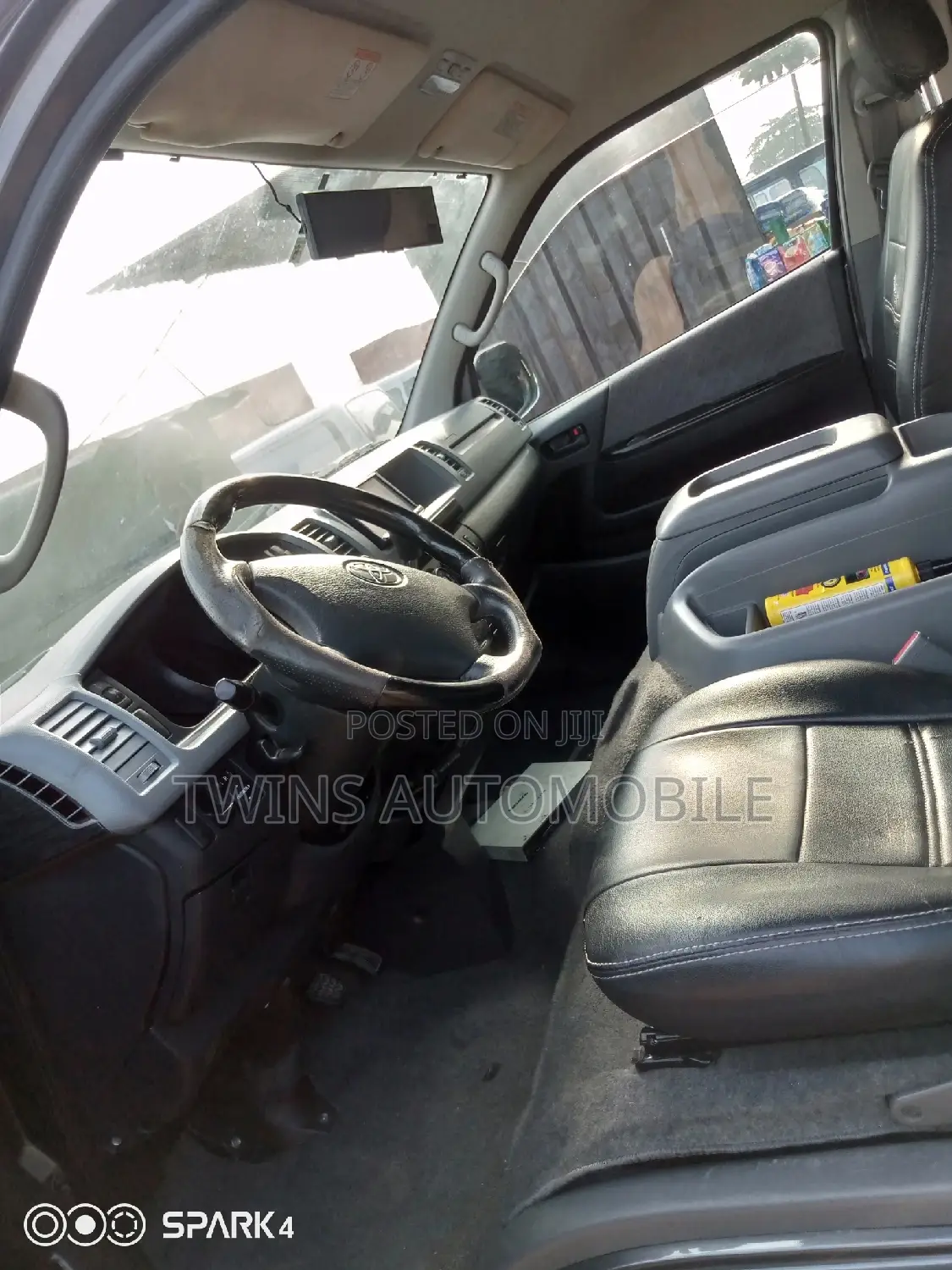 Toyota Grand HiAce 2012