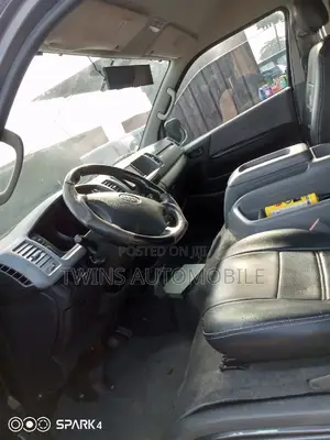 Toyota Grand HiAce 2012