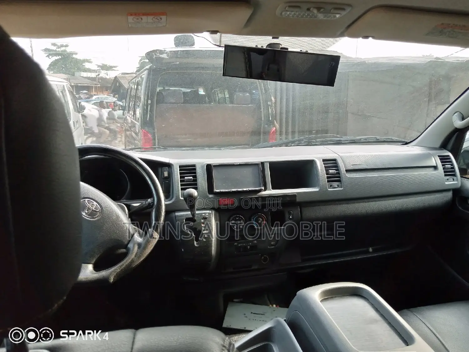 Toyota Grand HiAce 2012