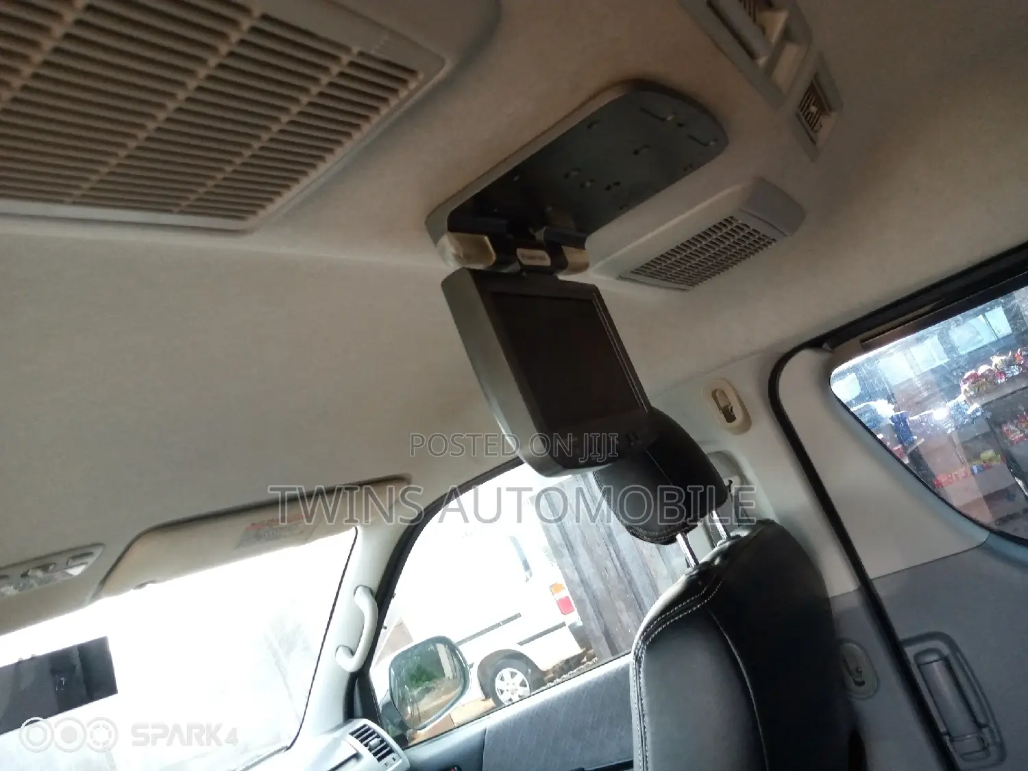 Toyota Grand HiAce 2012