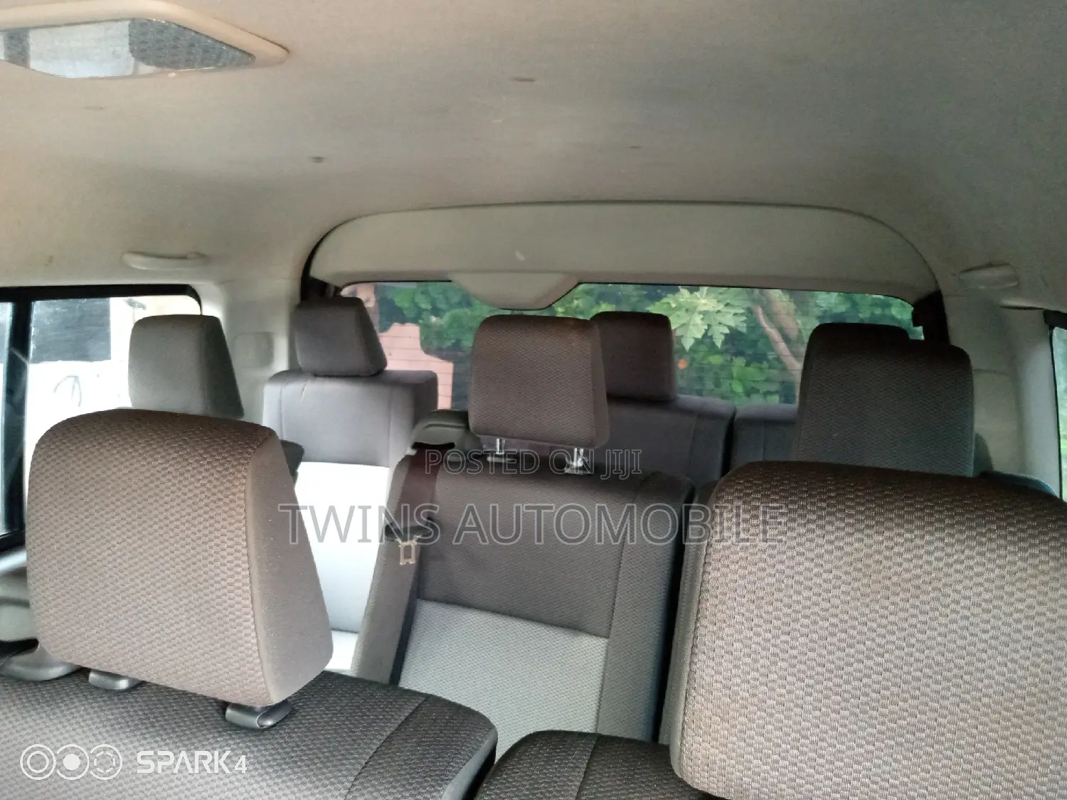 Toyota Grand HiAce 2012