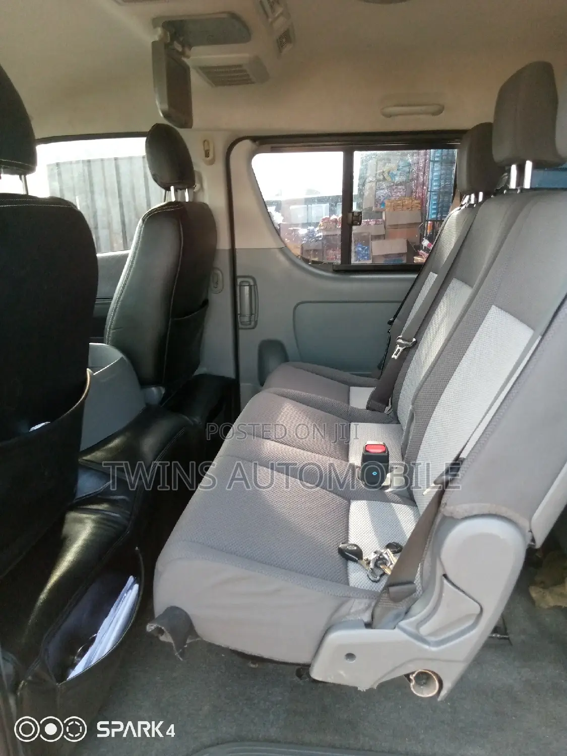 Toyota Grand HiAce 2012