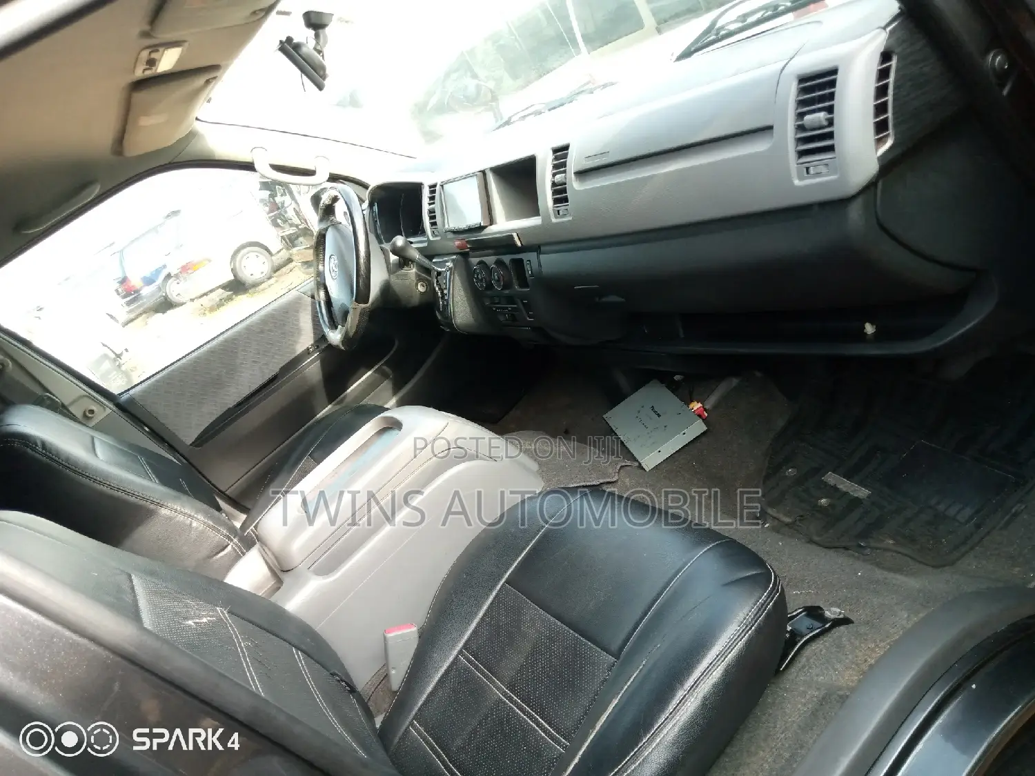 Toyota Grand HiAce 2012