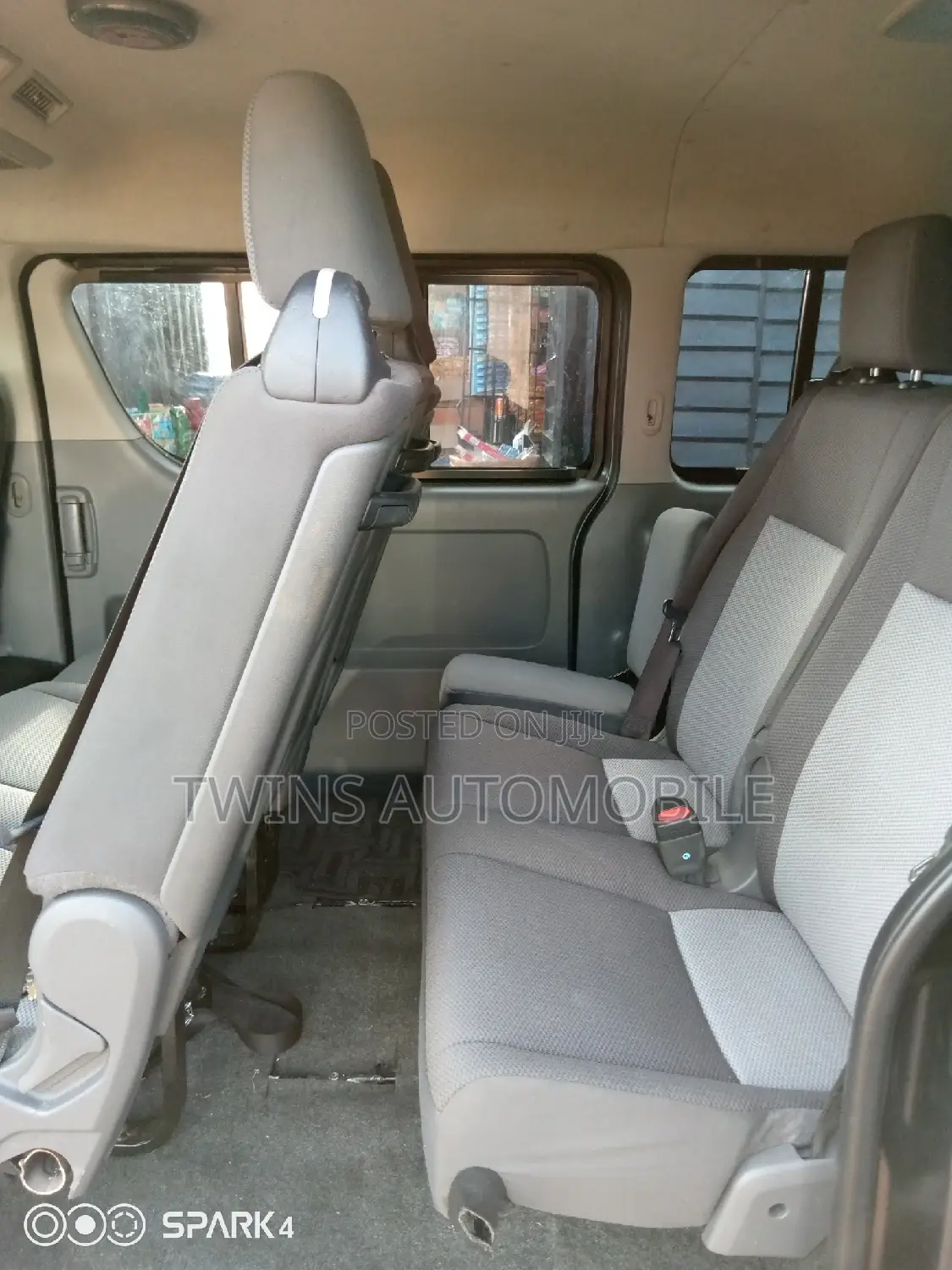Toyota Grand HiAce 2012