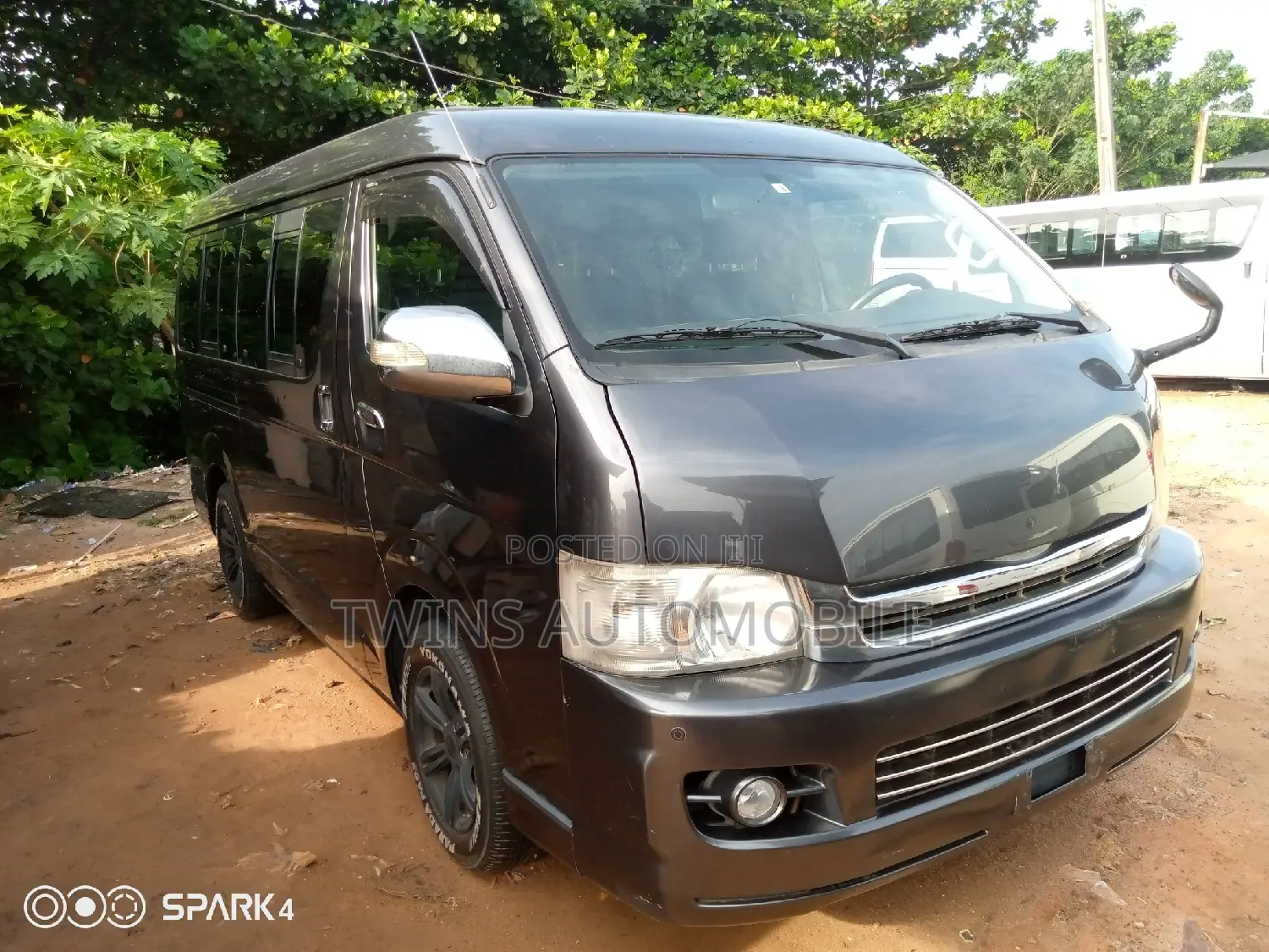 Toyota Grand HiAce 2012