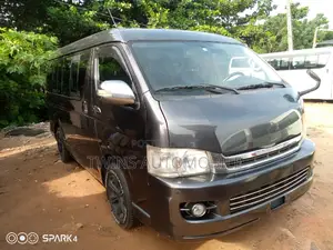 Toyota Grand HiAce 2012