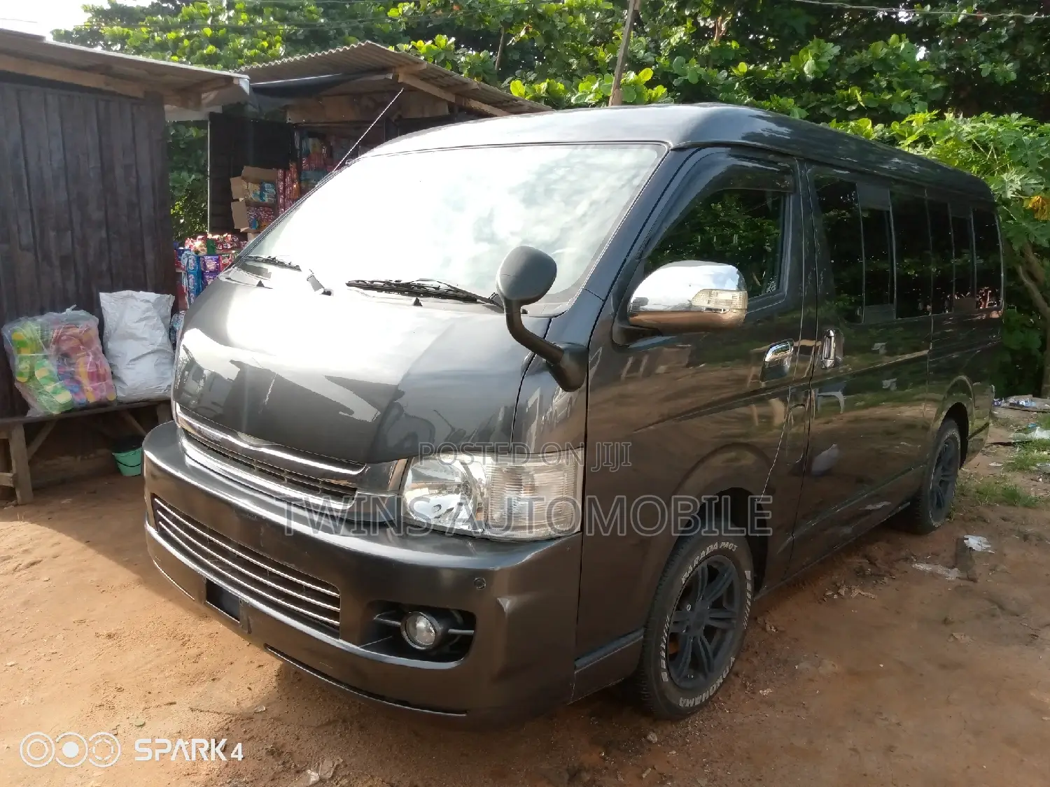 Toyota Grand HiAce 2012