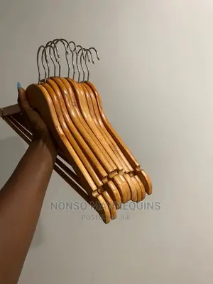1 Bundle of Wooden Clothes Hangers Z