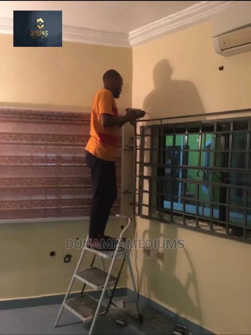 Window Blind Installer