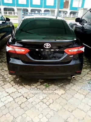 Toyota Camry XLE FWD (2.5L 4cyl 8AM) 2018 Black