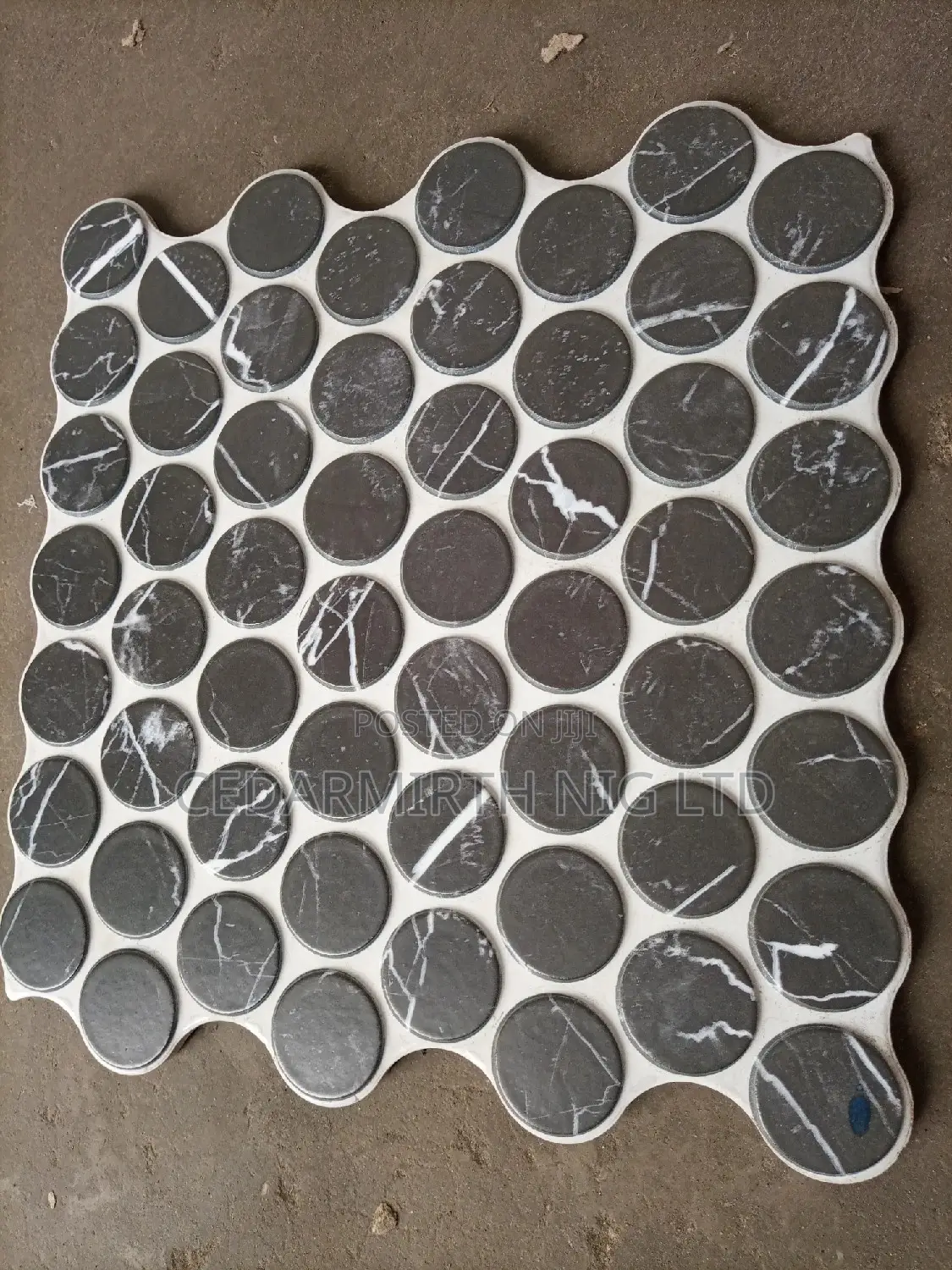 Circle Marquina Spanish Tile
