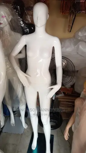 Glossy White Faceless Size 8 Display Mannequin