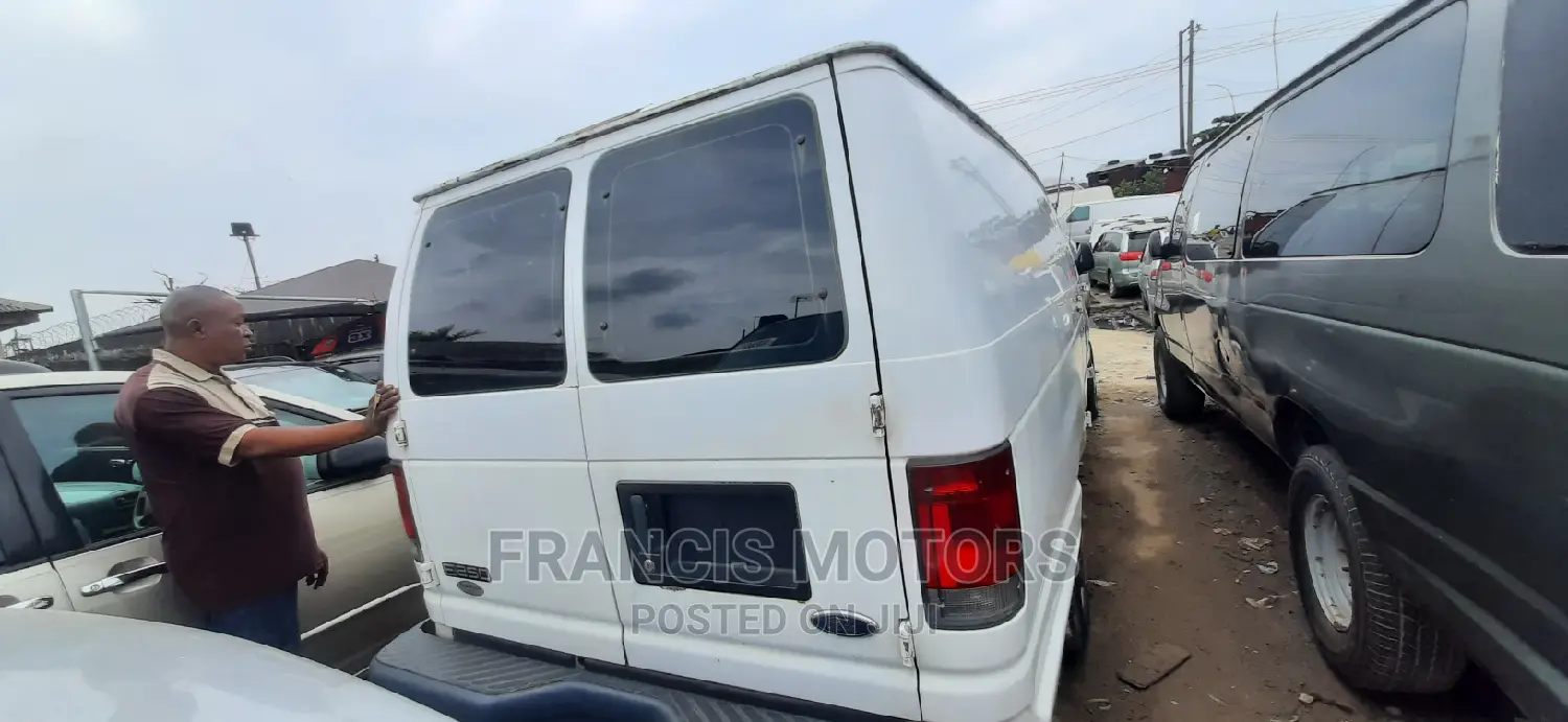 Ford E250 2003