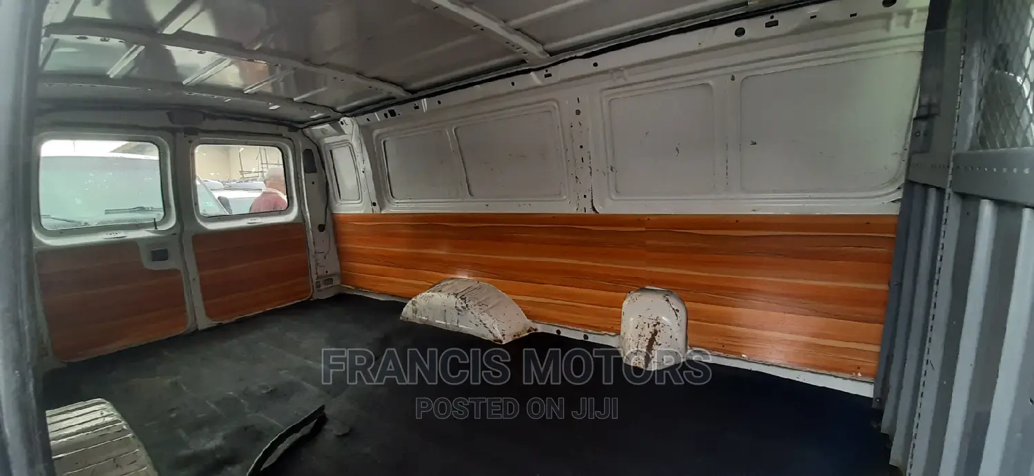 Ford E250 2003