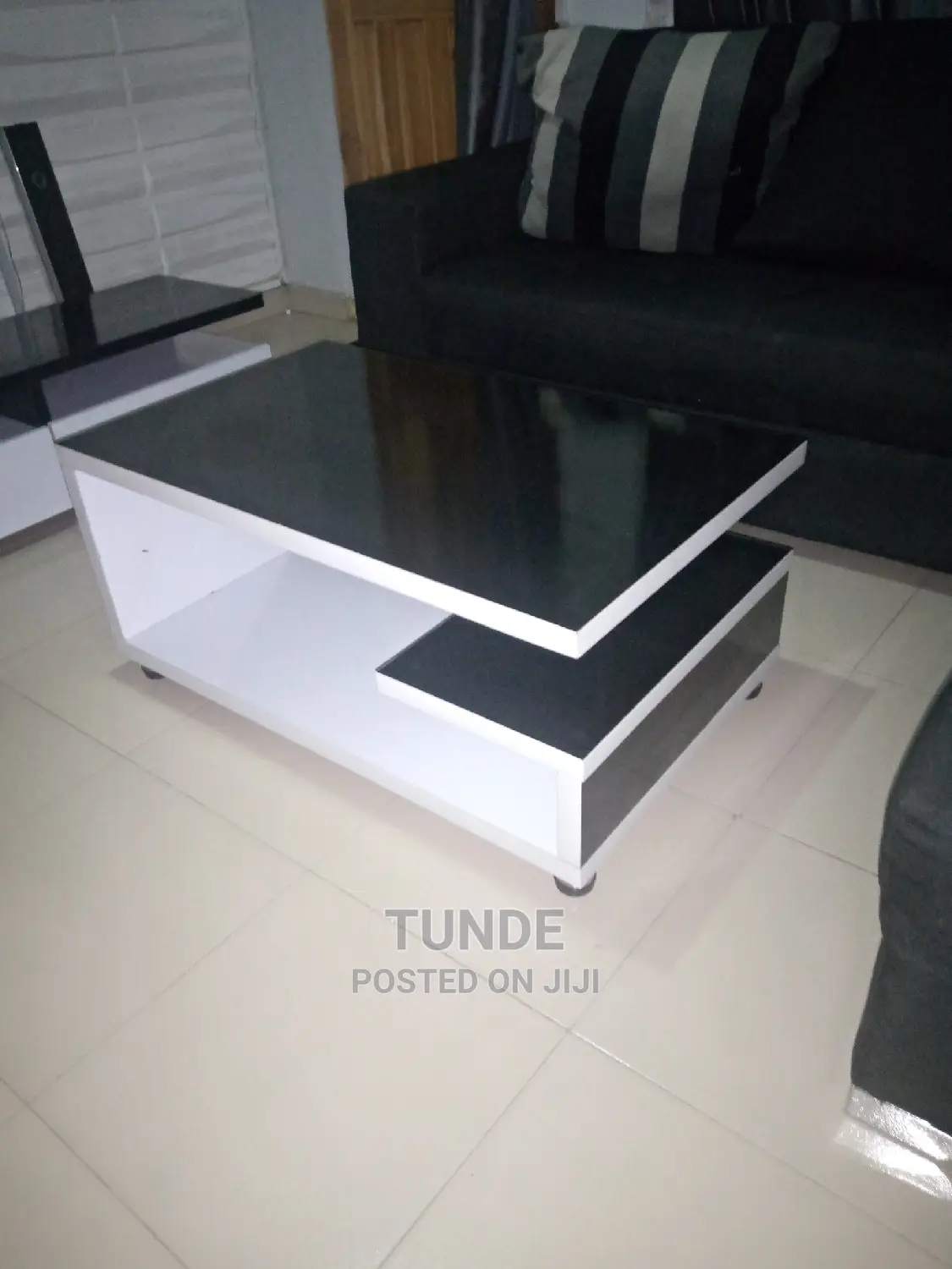Modern Living Room Cofee Table.