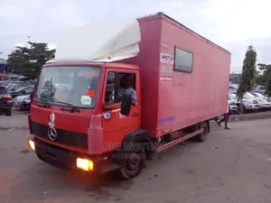 Mercedes Truck Container 809