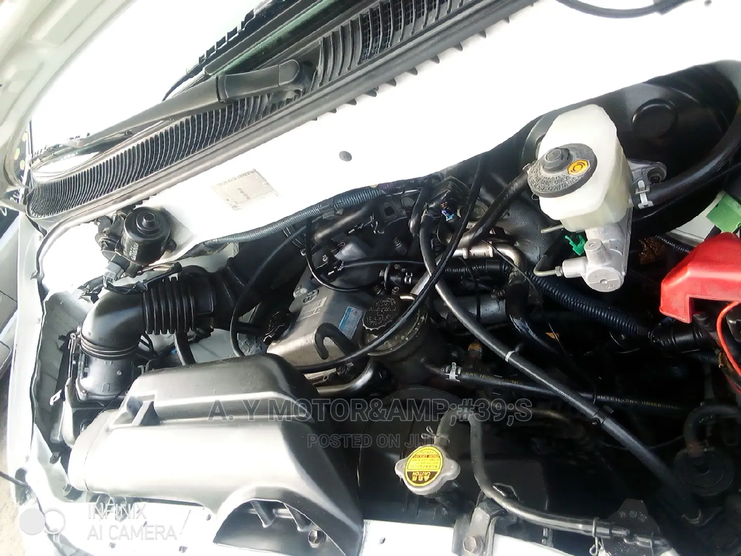 Toyota HiAce 2000 White