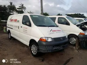 Toyota HiAce 2000 White