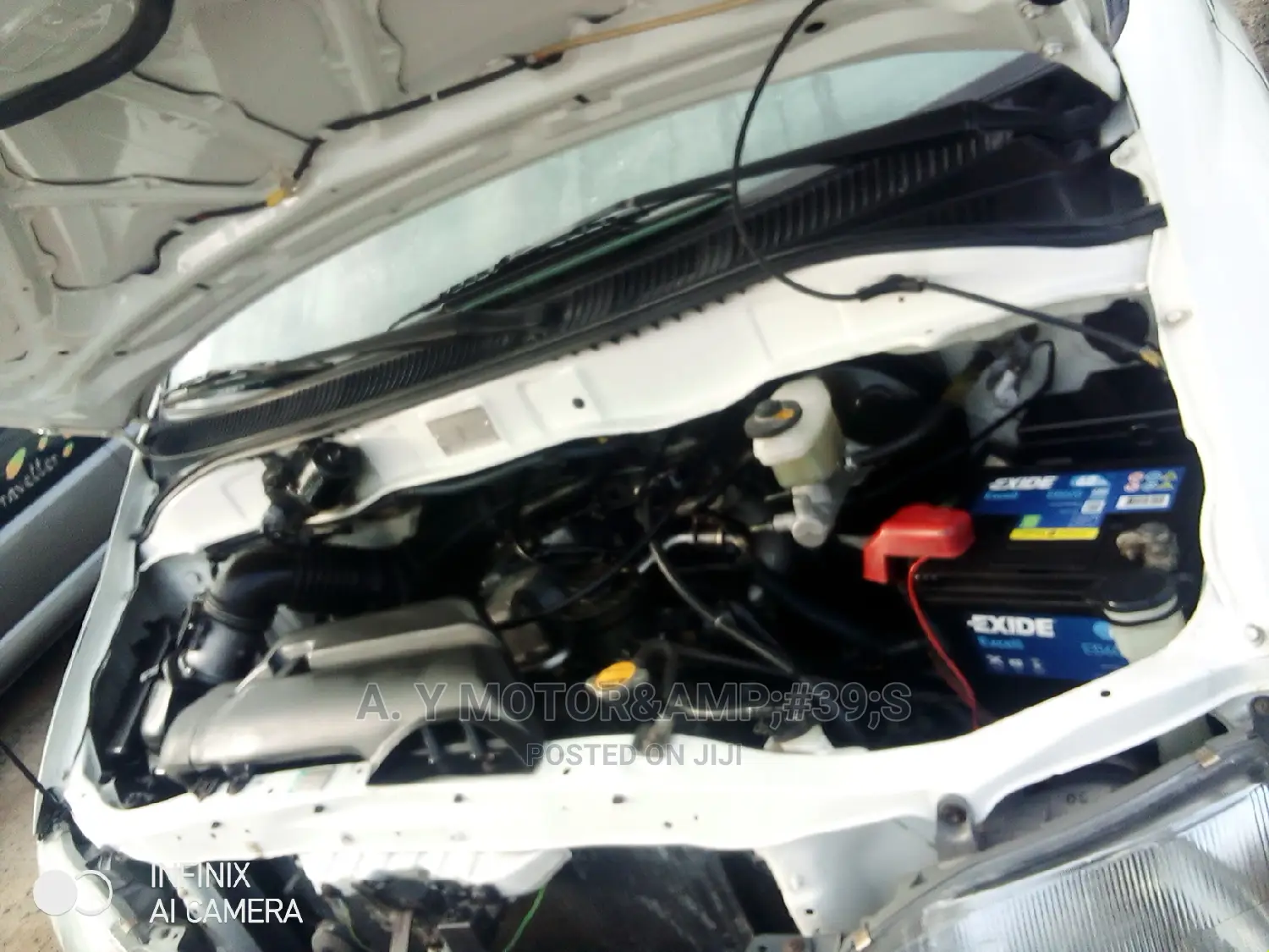 Toyota HiAce 2000 White