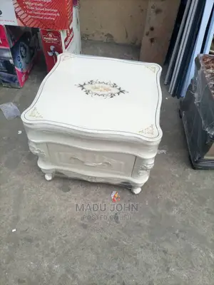 Middle Royal Table