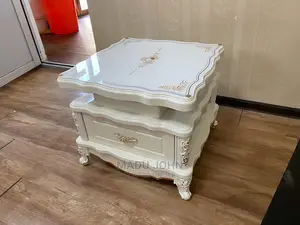 Middle Royal Table
