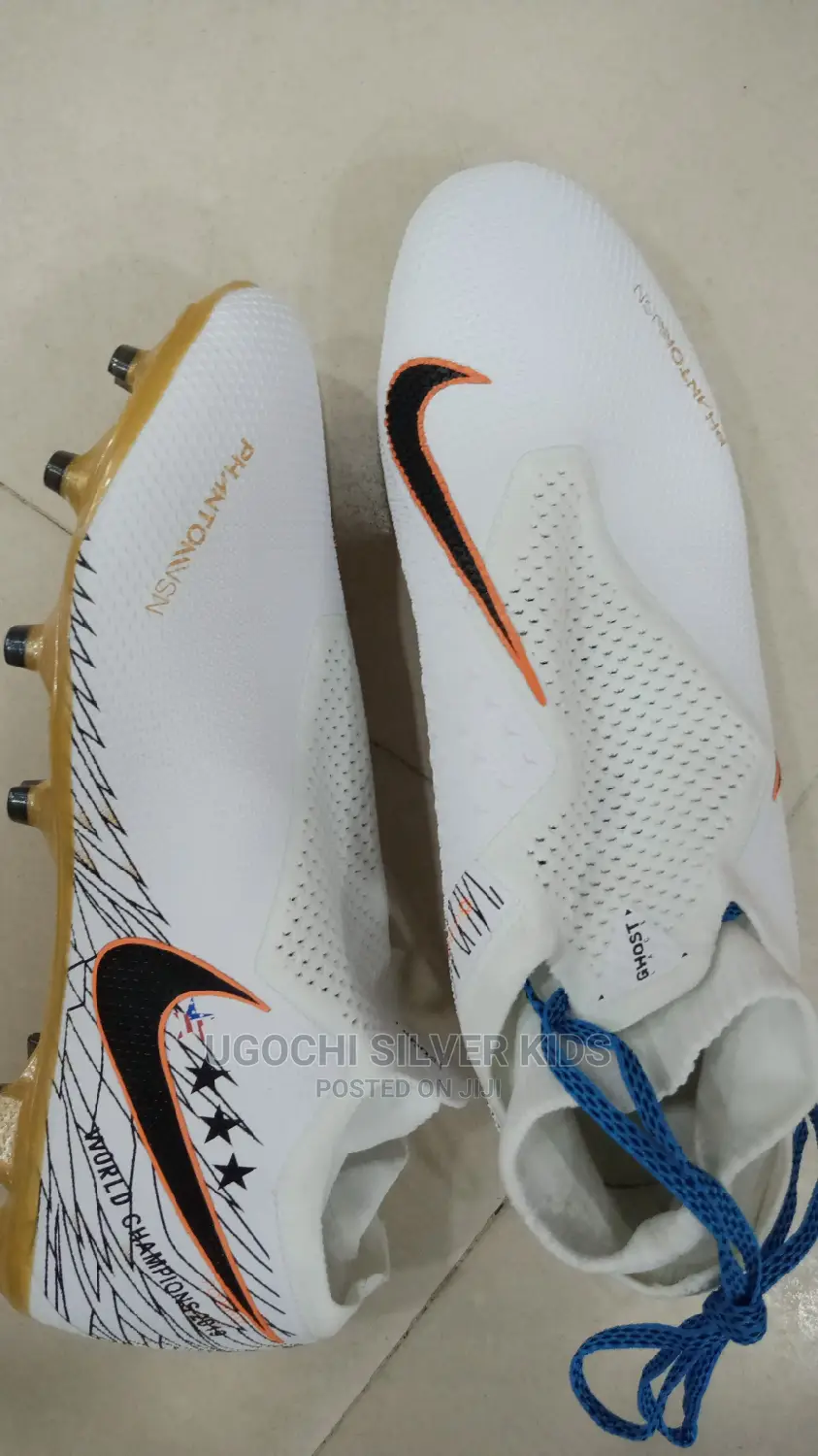 Football Boots Nike Phantom