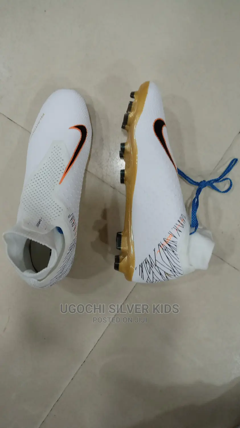 Football Boots Nike Phantom