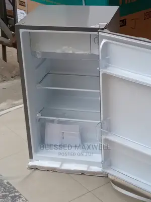 (REF 093DR)Single Door Hisense Refrigerator - 90L