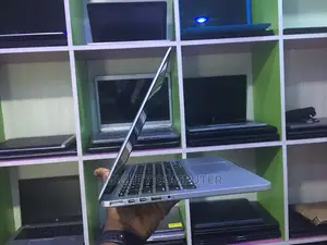 Laptop Apple MacBook Pro 2015 8GB Intel Core I5 SSD 256GB