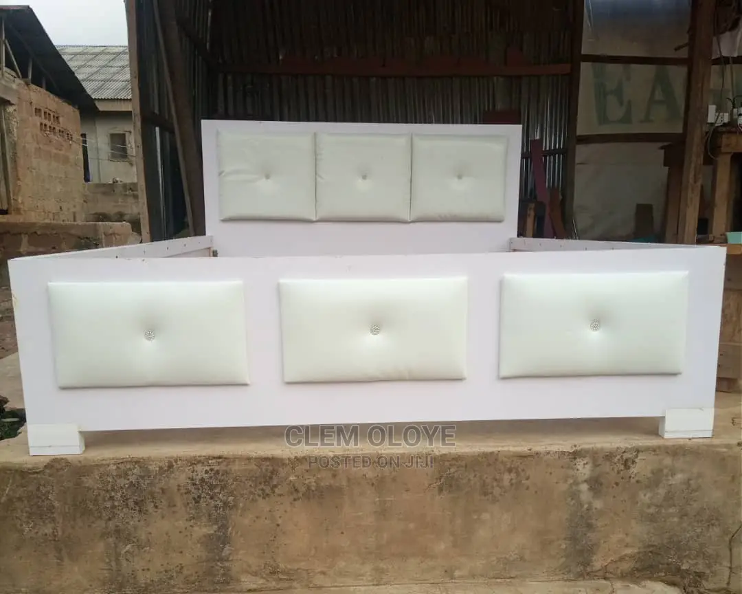 6/6 Upholstery Bed