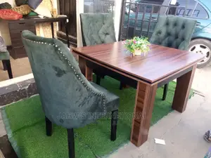 Tastefully Furnished 4.Sitter Dining Table