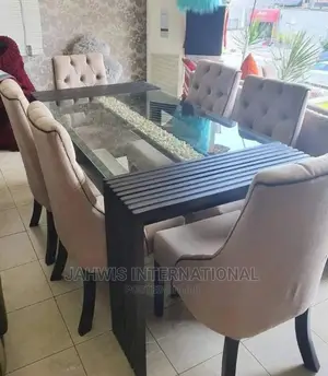 Sumptuously Designed 6 Sitters Dining Set