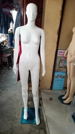 Size 8 Glossy White Faceless Female Mannequins