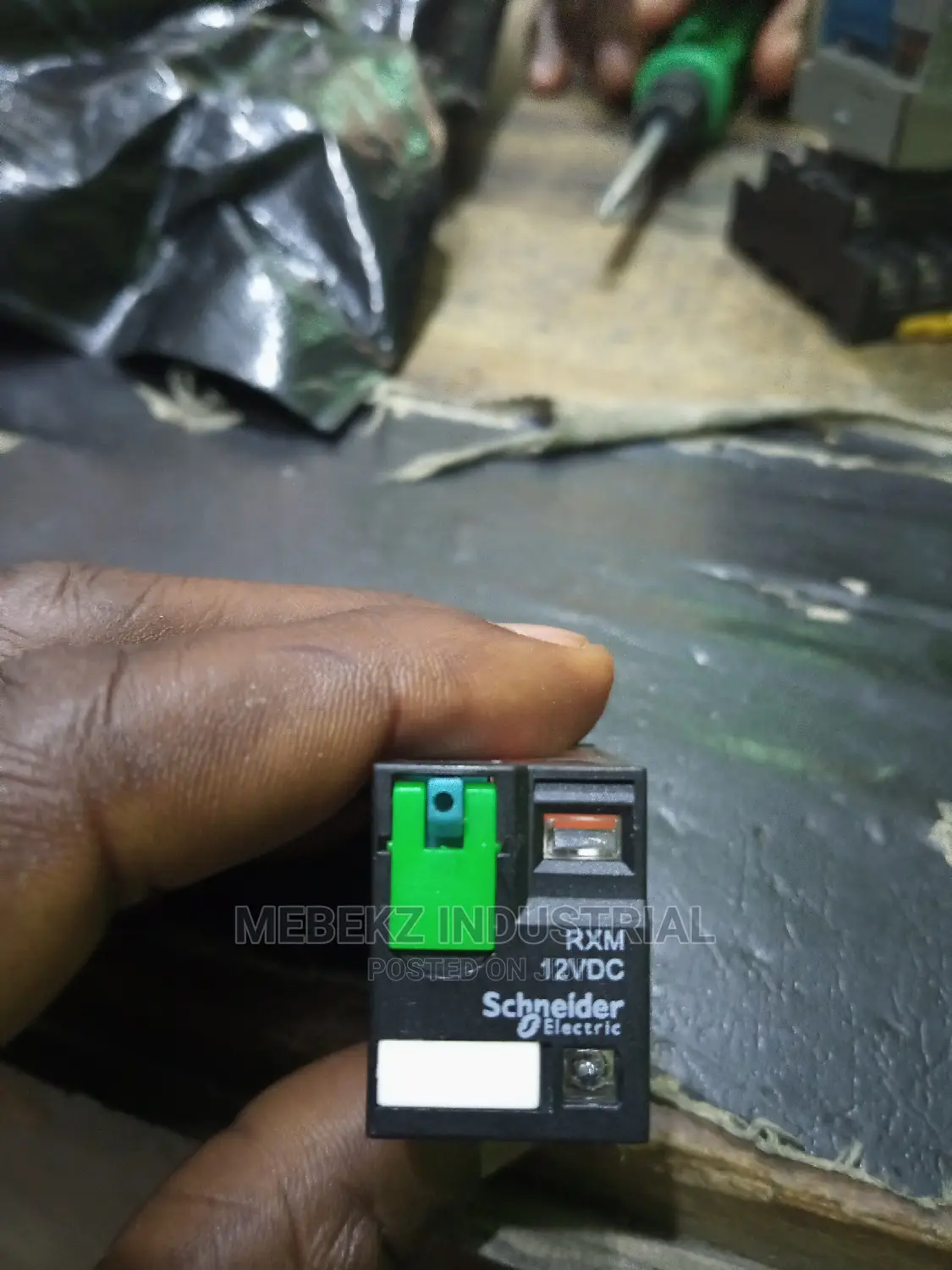 Schneider Pin Relay 12v