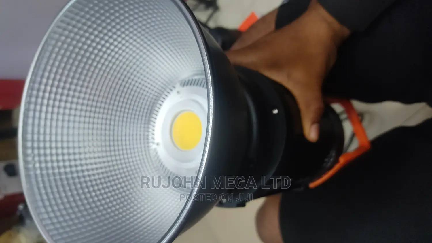 M.M.T LED DL-200. 200w Studio Continuous Video Light